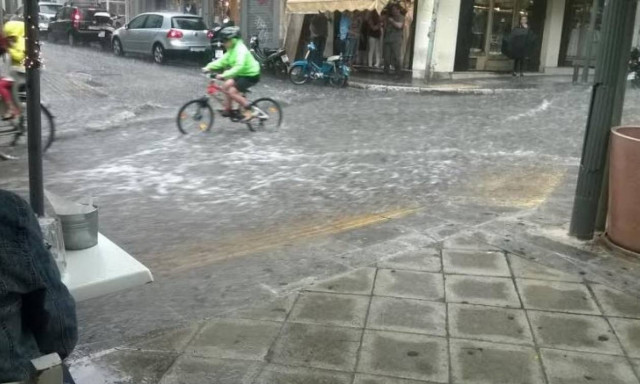 Καιρός: Ποιες περιοχές «χτυπά» η κακοκαιρία – Πότε θα κοπάσουν τα φαινόμενα