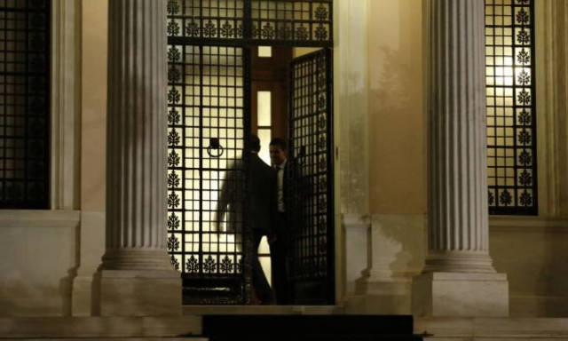 Πυρετός διαβουλεύσεων – Στο Μαξίμου Βαρουφάκης, Δραγασάκης