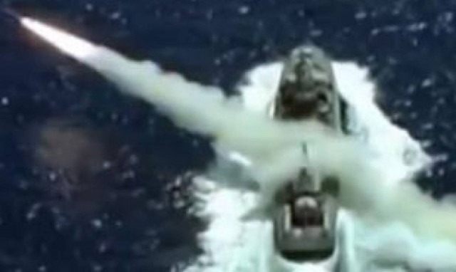 Κρήτη: Πλάνα από τη βύθιση πλοίου με πυραύλους από το Πολεμικό Ναυτικό (video)