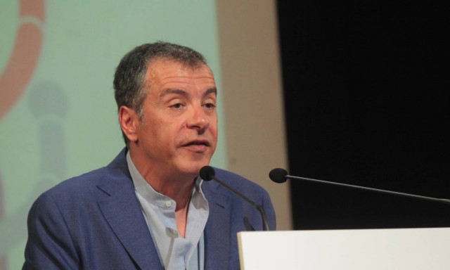 Θεοδωράκης: Προβλέπει κάλπες εντός του 2015