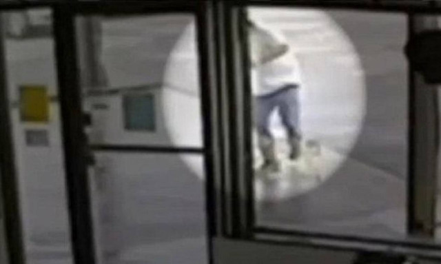 Πώς μπορεί να σε δαγκώσει φίδι εξαιτίας του… κινητού σου! (video)