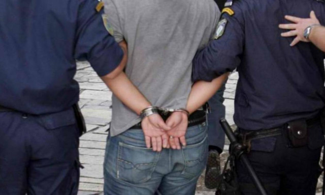 Ζητούσαν 2.500 ευρώ για να βγάλουν μετανάστες από τη χώρα