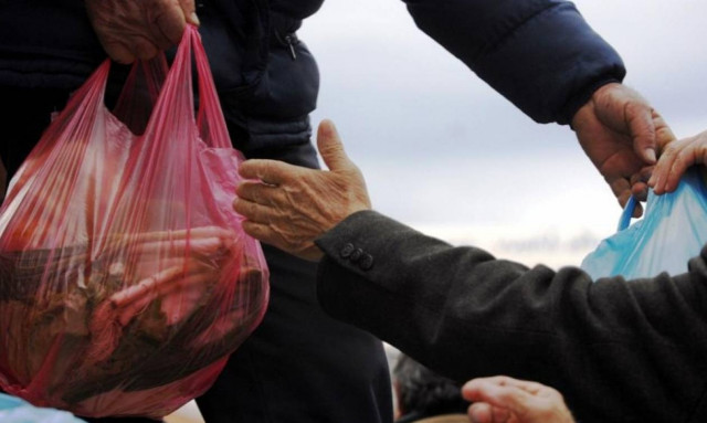 Ξεπέρασαν τις 300.000 οι αιτήσεις για το πρόγραμμα αντιμετώπισης της ανθρωπιστικής κρίσης