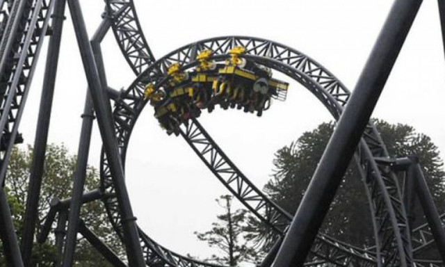 Βρετανία: Τέσσερις σοβαρά τραυματίες από σύγκρουση roller coasters (video)