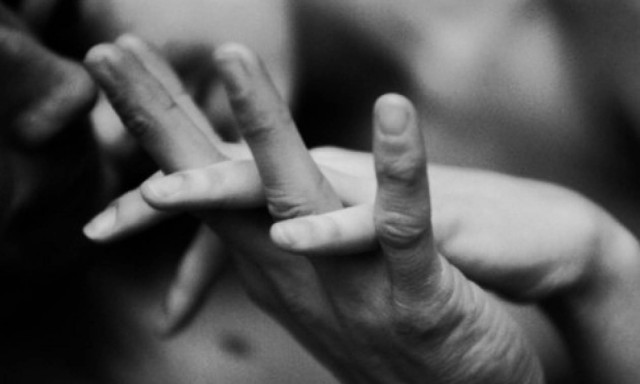 Οι στάσεις που αρέσουν στις γυναίκες και δεν εννοούμε λεωφορείου!