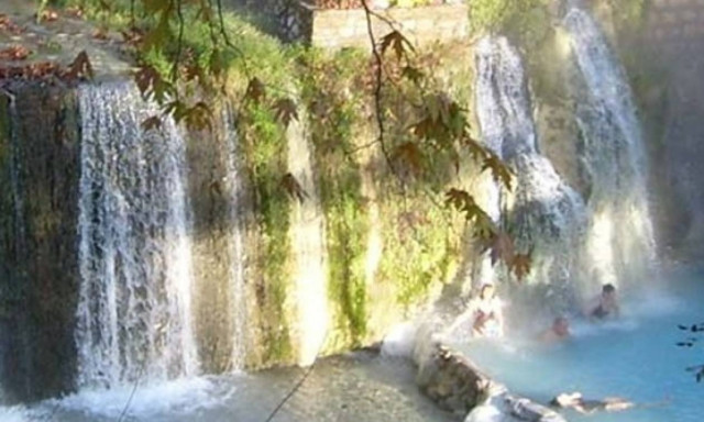 Όργια σε ιαματικά λουτρά - Διαβάστε τι συνέβη!