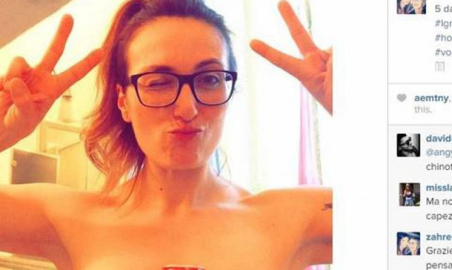 Ξεγέλασαν εκατοντάδες κοπέλες να ποζάρουν ημίγυμνες με αναψυκτικό στα στήθη τους (video)