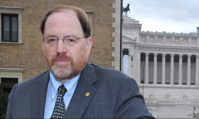 Γκαλμπρέιθ: Η ελληνική κυβέρνηση ούτε θα πέσει ούτε θα υποκύψει