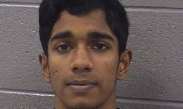 Μιμήθηκε τις «50 αποχρώσεις του γκρι» και ανέβασε τις φωτογραφίες στο διαδίκτυο