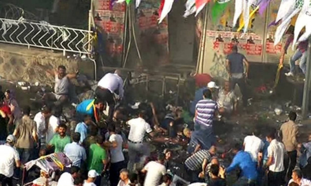 Τουρκία: Δύο νεκροί από την έκρηξη σε προεκλογική συγκέντρωση (video & pics)