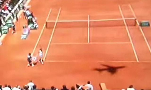 Αεροπλάνο πετά με την… όπισθεν και προκαλεί πανικό! (video)