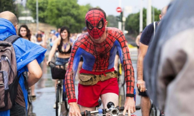 Θεσσαλονίκη: Ολοκληρώθηκε με επιτυχία η 8η Γυμνή Ποδηλατοδρομία