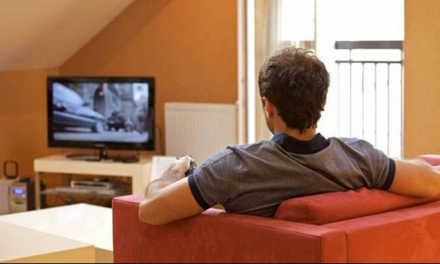 Πάνω από 4 ώρες παρακολουθούν τηλεόραση οι Έλληνες