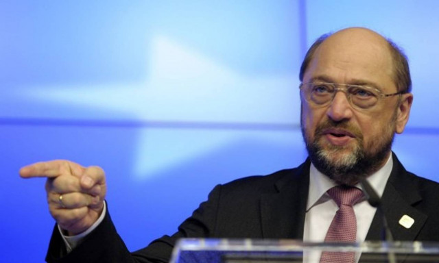 Σουλτς: Κουνάει το δάχτυλο και «μαλώνει» τον Τσίπρα