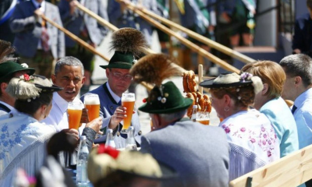 Μπύρες, πρέτζελ και... ασπασμοί για Ομπάμα-Μέρκελ στη Σύνοδο G7 (photos)