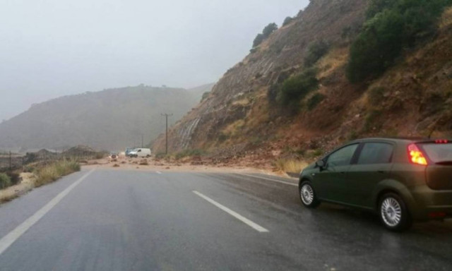 Χανιά: Η βροχή έφερε κατολίσθηση στην Εθνική Οδό