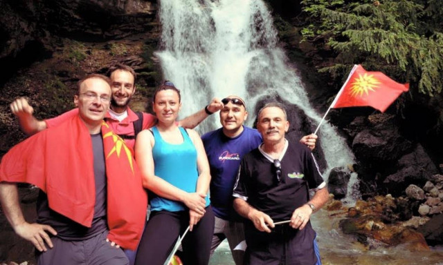 Προκαλεί ο Μιλόσοσκι: Έβγαλε φωτογραφίες με τον Ηλιο της Βεργίνας