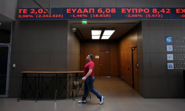 Μαζεύει τις απώλειες - με οριακή άνοδο το ΧΑ