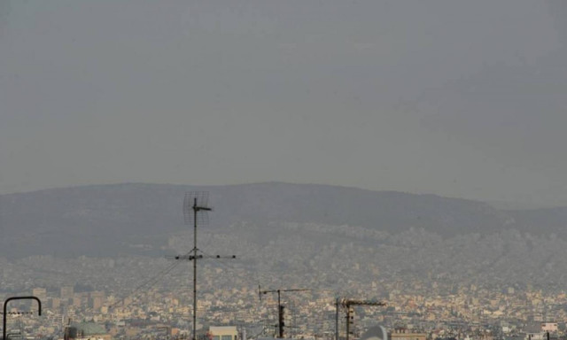 Πώς να προστατευτείτε από το τοξικό νέφος που προκάλεσε η φωτιά στον Ασπρόπυργο