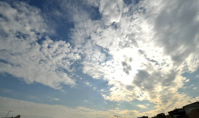 Συναγερμός στην Αττική για το τοξικό νέφος που προκάλεσε η φωτιά στον Ασπρόπυργο (photos)