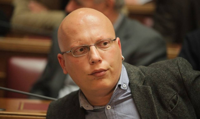 Βουλευτής του ΣΥΡΙΖΑ καταγγέλλει: Οκτώ ευρώ για ένα χυμό πορτοκάλι!