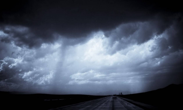 Πουθενά το καλοκαίρι... Με καταιγίδες και χαλάζι ο καιρός σήμερα (9/6)