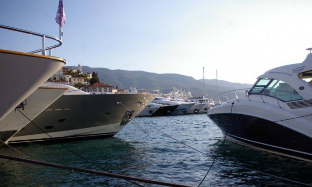 Πόρος… ένα «μακροβούτι» δρόμος! (photos)