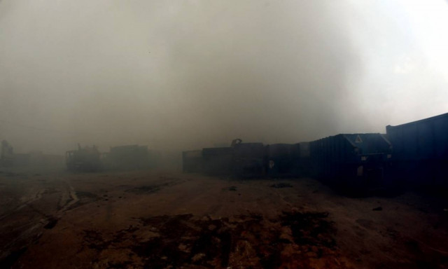 Κλειστά τα σχολεία στον Ασπρόπυργο λόγω της φωτιάς στο εργοστάσιο ανακυκλώσιμων υλικών