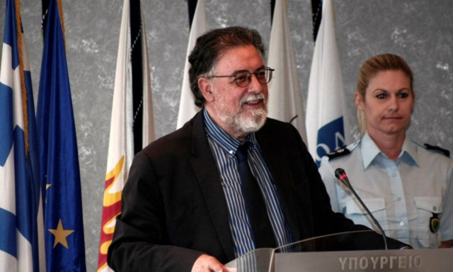 Πανούσης: Ψυχιατρικός έλεγχος και στους πολιτικούς για να μην γίνουμε φρενοκομείο