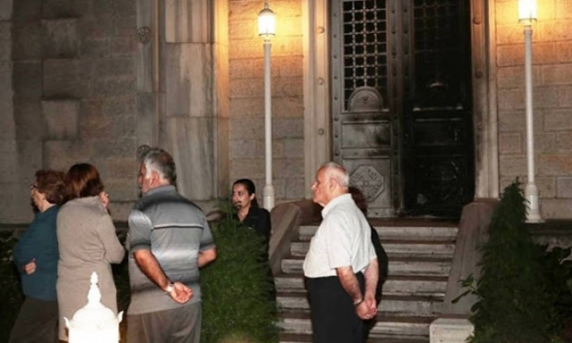 Ο Τούρκος προσπάθησε να κάψει την Αγ. Τριάδα στην Πόλη γιατί του το είπε στο όνειρό του ο Ιησούς!