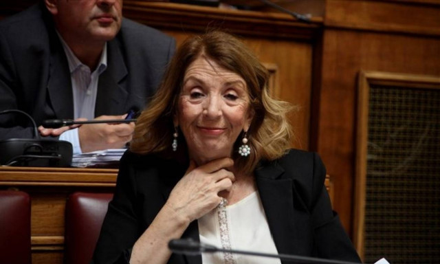 Χριστοδουλοπούλου: Σχεδόν 100.000 μετανάστες μπορούν να υποβάλουν αιτήσεις ιθαγένειας