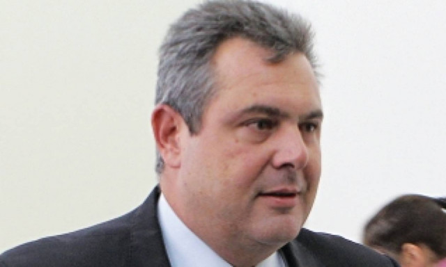 Ενθουσιασμένος ο ΥΕΘΑ Πάνος Καμμένος με το αεροπλάνο «made in Florina» (pics+video)