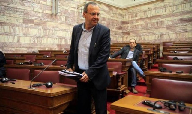 Στρατούλης: «Δεν θα υποχωρήσουμε σε πιέσεις για μείωση των συντάξεων»