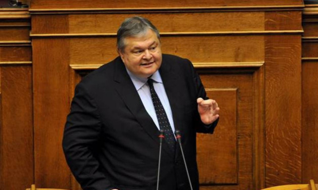 Προκλητικός ο Βενιζέλος: Κουνάει το δάχτυλο στην κυβέρνηση