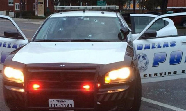 Ντάλας: «Νεκρός ή τραυματίας» ο δράστης της επίθεσης στην έδρα της Αστυνομίας (videos)