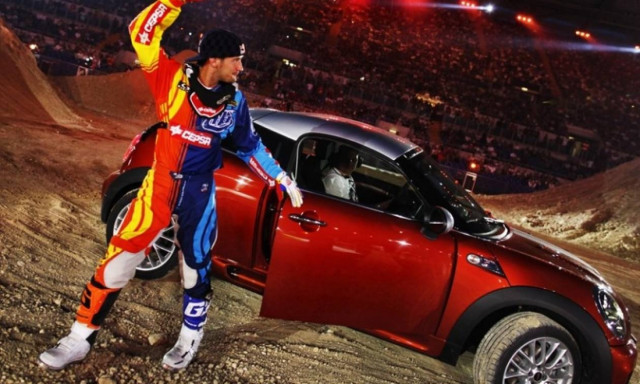 ΜΙΝΙ: Χορηγός στο Red Bull X-Fighters