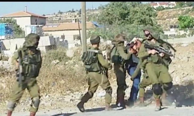 Το video που προκαλεί: Στρατιώτες ξυλοκοπούν άμαχο (video)