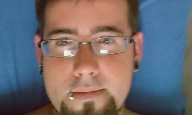 Βίασε τη μητέρα του και μετά την κάρφωσε με τις βελόνες πλεξίματος