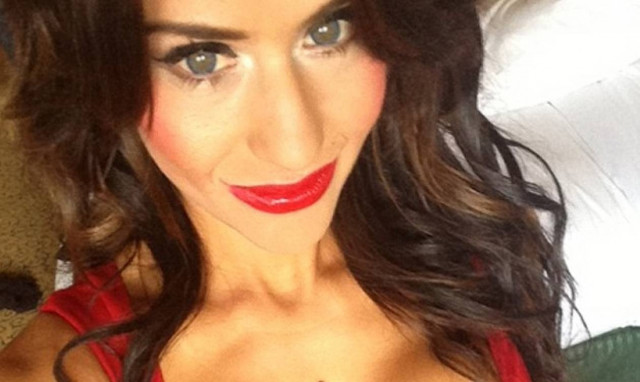 Είναι εθισμένη στους πλούσιους εραστές και το δηλώνει