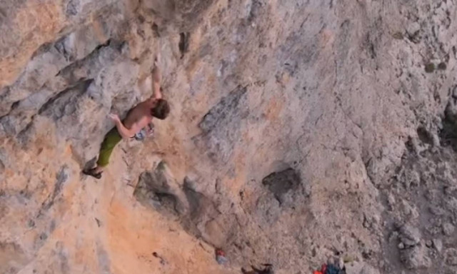 Σοκ στην Κάλυμνο: Έμπειρος αναρριχητής πέφτει στο κενό από τα βράχια