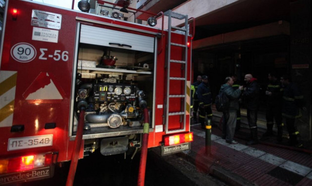 Φωτιά σε μπαρ στα Πατήσια - Προηγήθηκε έκρηξη