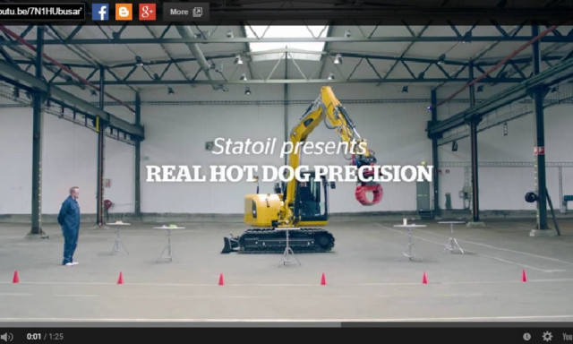 Φτιάχνοντας hot dog με έναν εκσκαφέα (video)