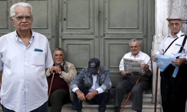 Der Spiegel: Γκρεμίζει το μύθο του «συνταξιούχου πολυτελείας» στην Ελλάδα