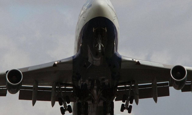 Βρετανία: Έπεσε από τον τροχό του αεροσκάφους μετά από 11 ώρες πτήσης