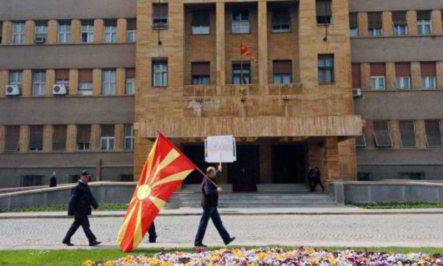 Σκόπια: Στο τραπέζι των συνομιλιών οι αρχηγοί των τεσσάρων μεγαλύτερων κομμάτων