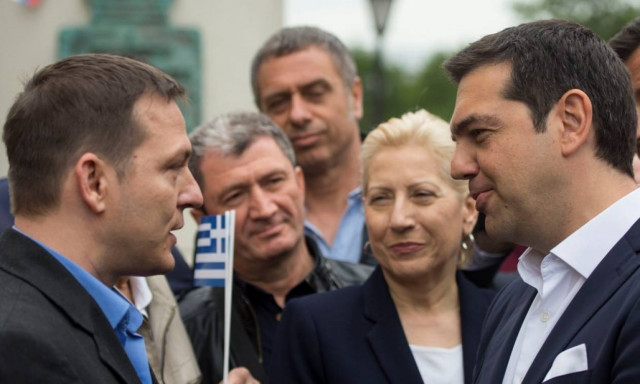 Στεφάνι στο μνημείο του Καποδίστρια κατέθεσε ο Τσίπρας στην Αγ.Πετρούπολη (photos)