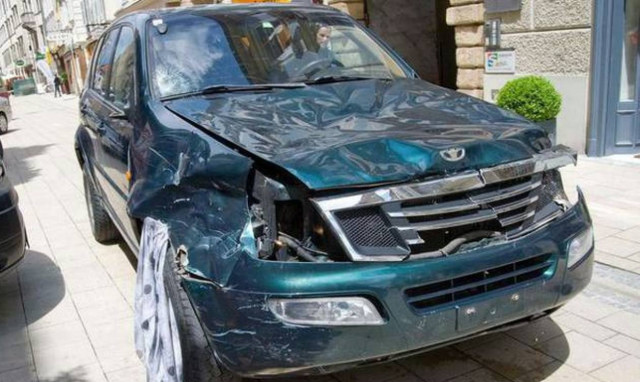 Fatal car crash on crowd in Austrian city of Graz