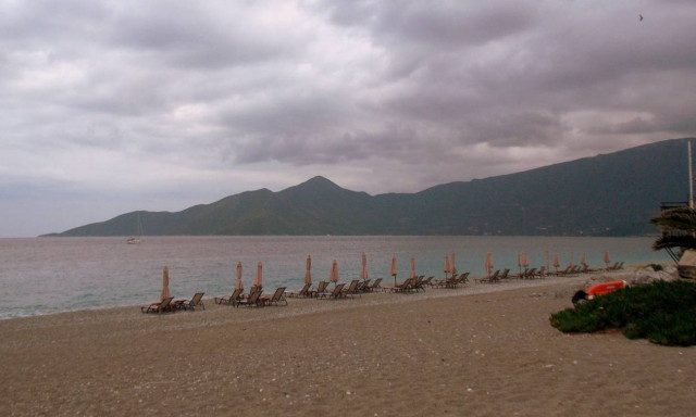 Δε λέει να καλοκαιριάσει! Βροχές και καταιγίδες τη Δευτέρα (22/6)