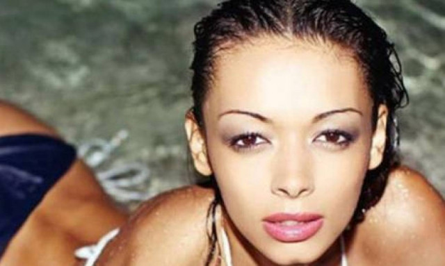 Πόζαρε γυμνή στον Άγιο Δομήνικο και μας ξέρανε η καυτή Χριστίνα Στεφανίδη!