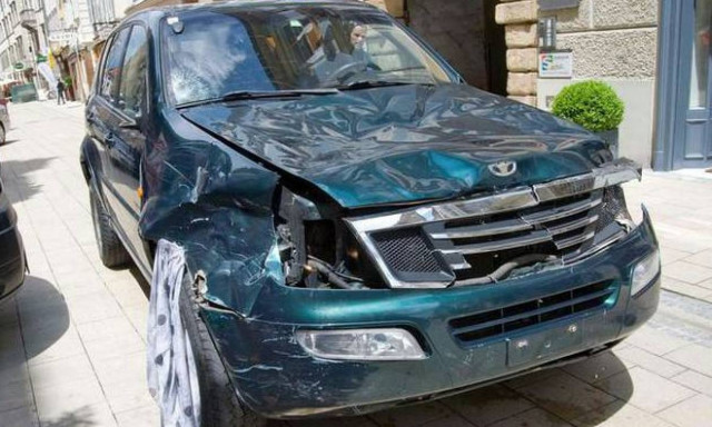 Aυστρία: Η στιγμή που ο μανιακός οδηγός αρχίζει να «θερίζει» κόσμο (video)